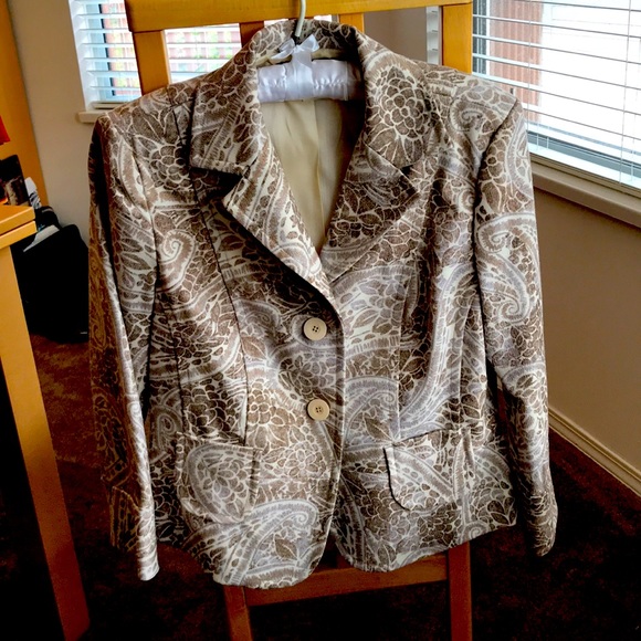 Pretty jacket - Picture 1 of 2